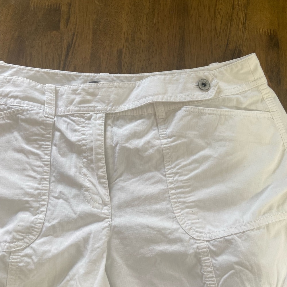 Anne Taylor Signature Fit White Cargo Capris - Picture 6 of 10